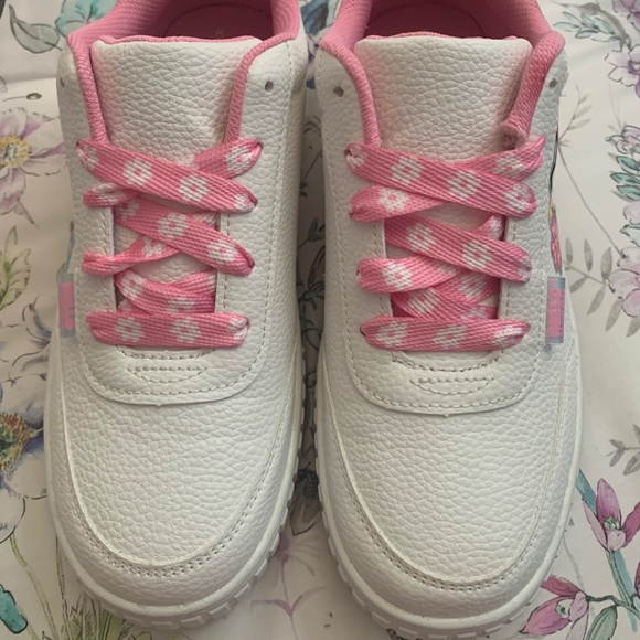 Hello Kitty Size 6 Kids or 8 Women’s Sneakers - Picture 1 of 9